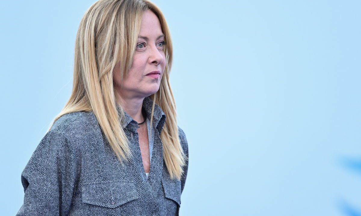 Meloni “Il governo tiene la barra dritta e non scappa”