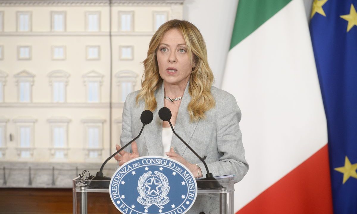 Carburanti, Meloni “Avanti con misure, ma in forma più contenuta”