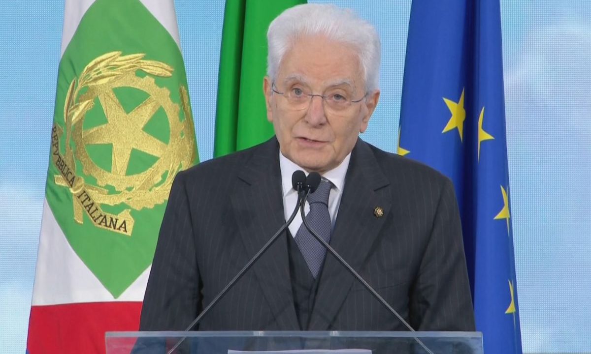 Mattarella “La scuola è aperta a tutti, deve unire e non lacerare”